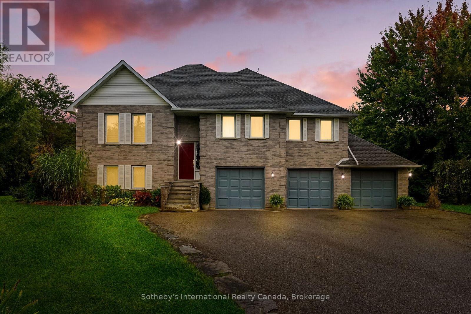 2091 Country Lane Court, Milton (Moffat), Ontario  L0P 1J0 - Photo 1 - W13085288