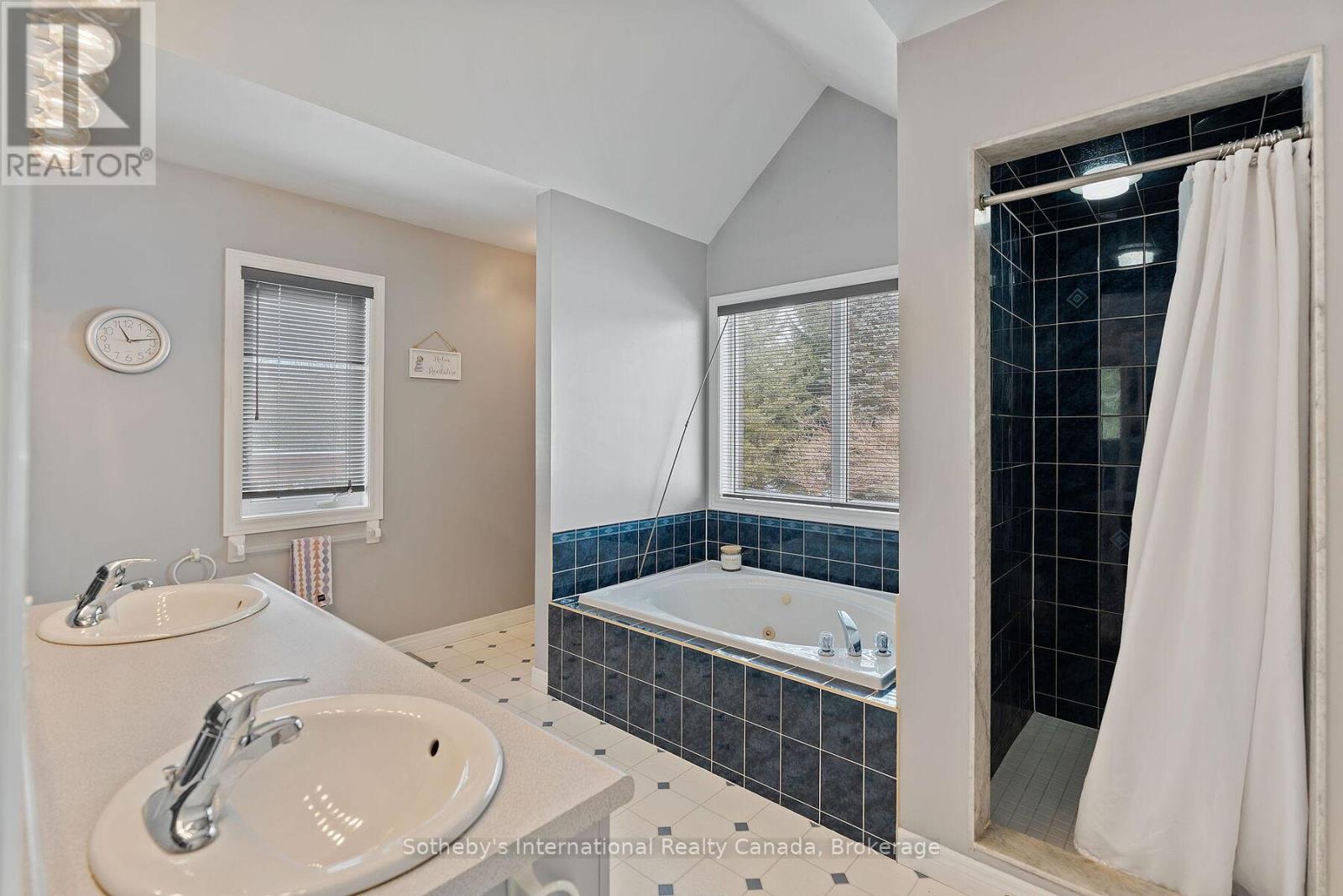 2091 Country Lane Court, Milton (Moffat), Ontario  L0P 1J0 - Photo 20 - W13085288