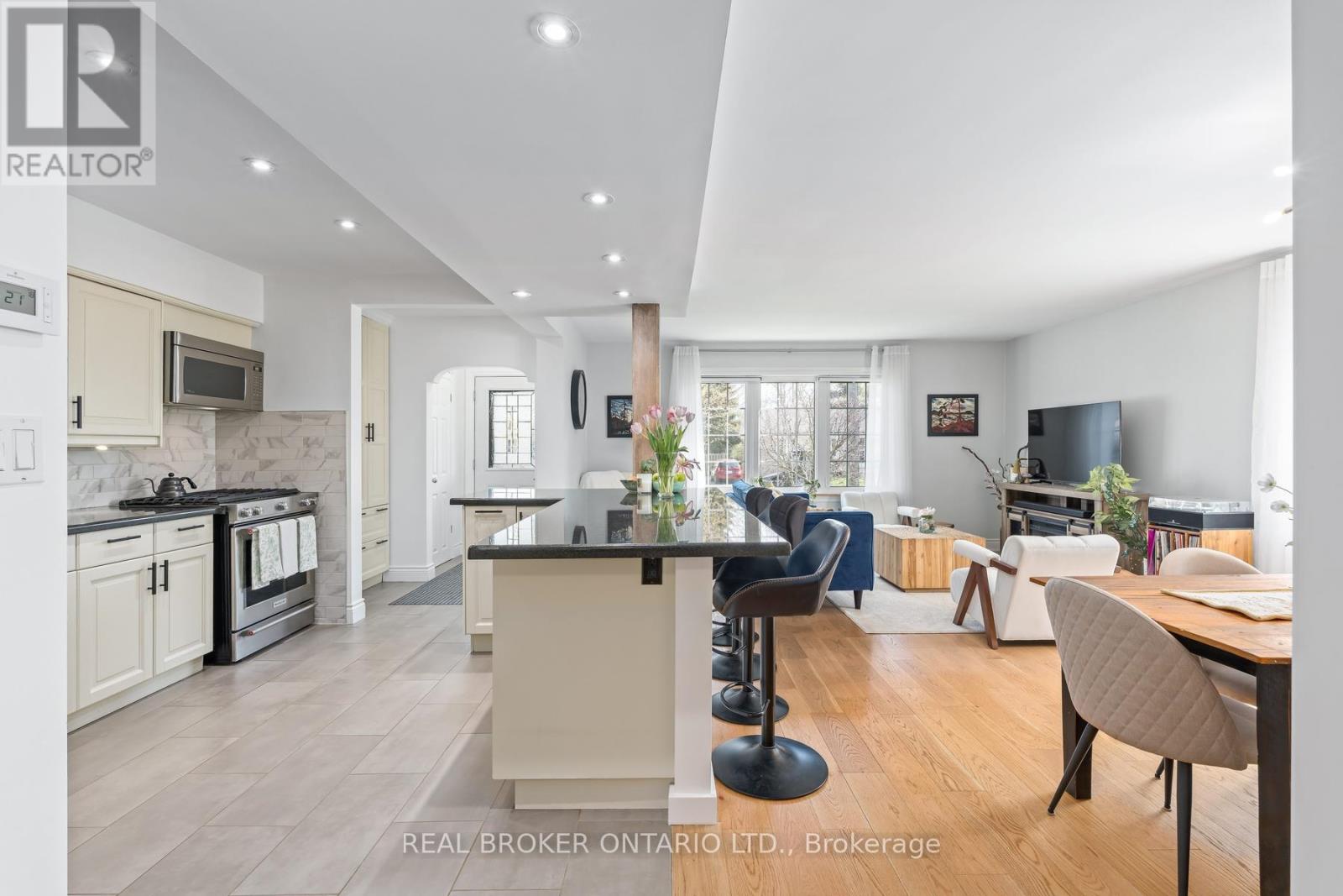 15 Byron Street, Halton Hills (Georgetown), Ontario  L7G 3W6 - Photo 3 - W13085418