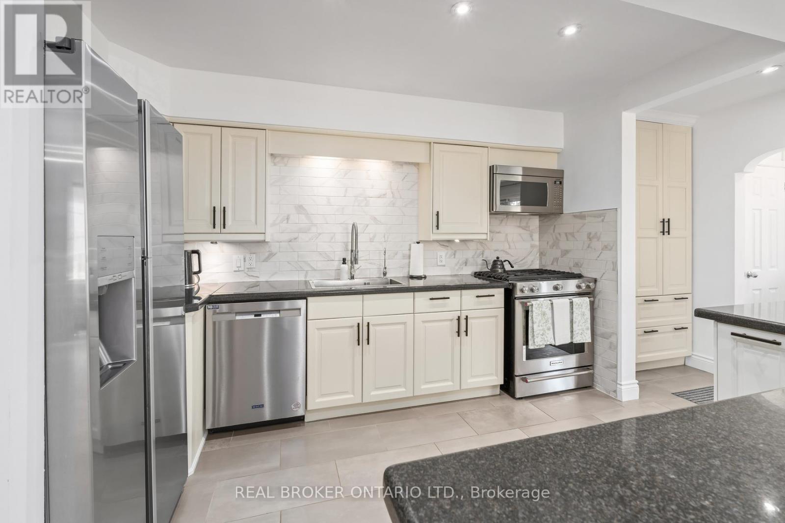 15 Byron Street, Halton Hills (Georgetown), Ontario  L7G 3W6 - Photo 6 - W13085418