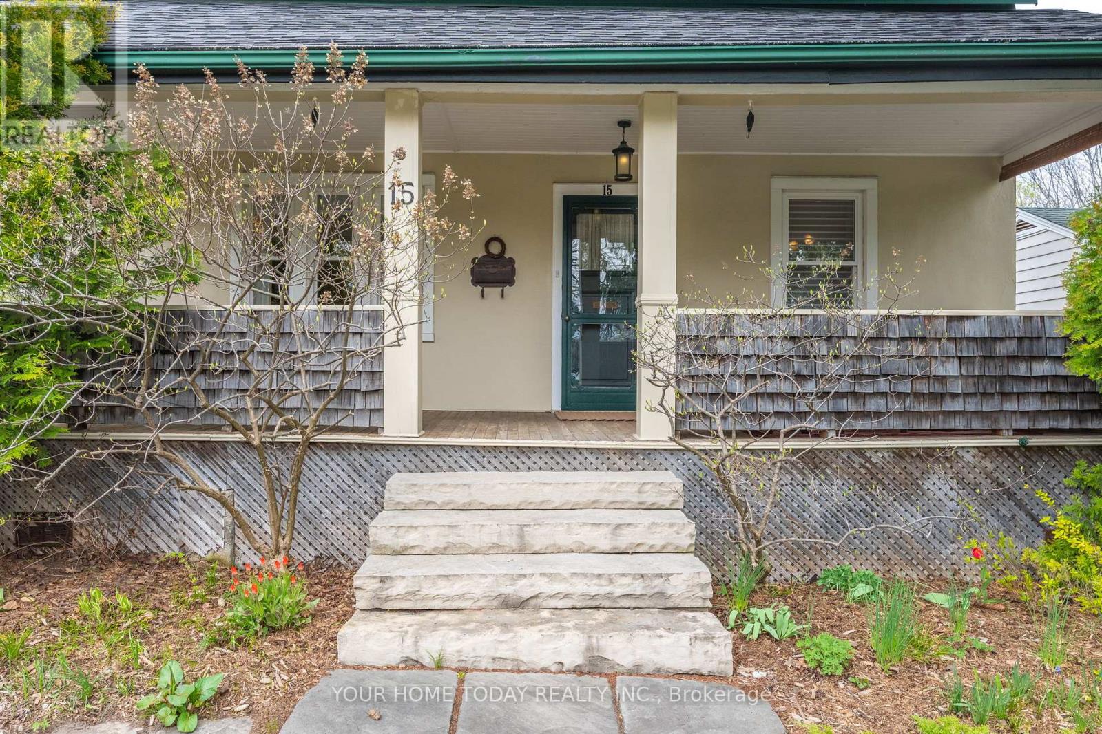15 Albert Street, Halton Hills (Georgetown), Ontario  L7G 2A8 - Photo 2 - W13090932