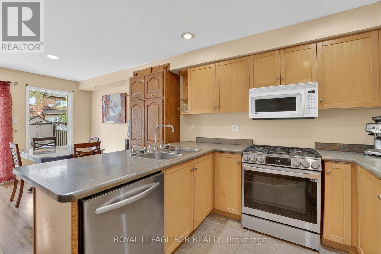 15 Dominion Gardens Drive, Halton Hills (Georgetown), Ontario  L7G 6A9 - Photo 7 - W13091504