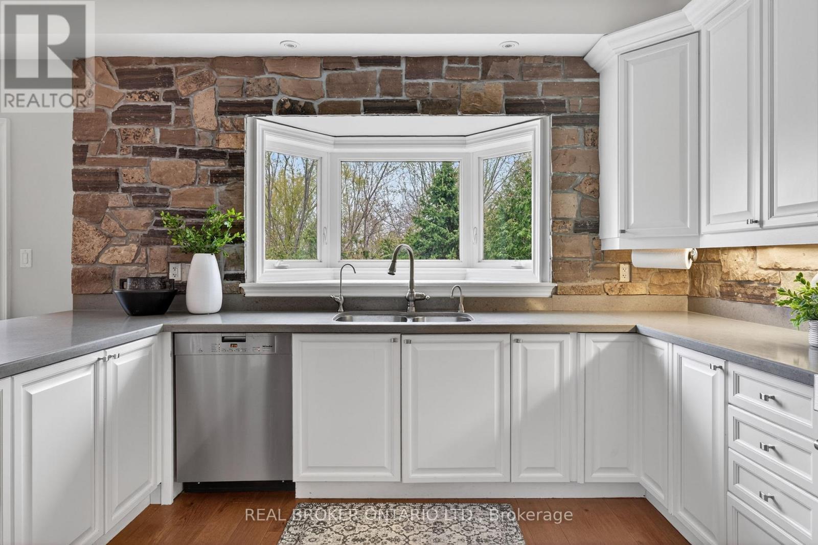 8 Gamble Street, Halton Hills (Glen Williams), Ontario  L7G 0B7 - Photo 15 - W13094154