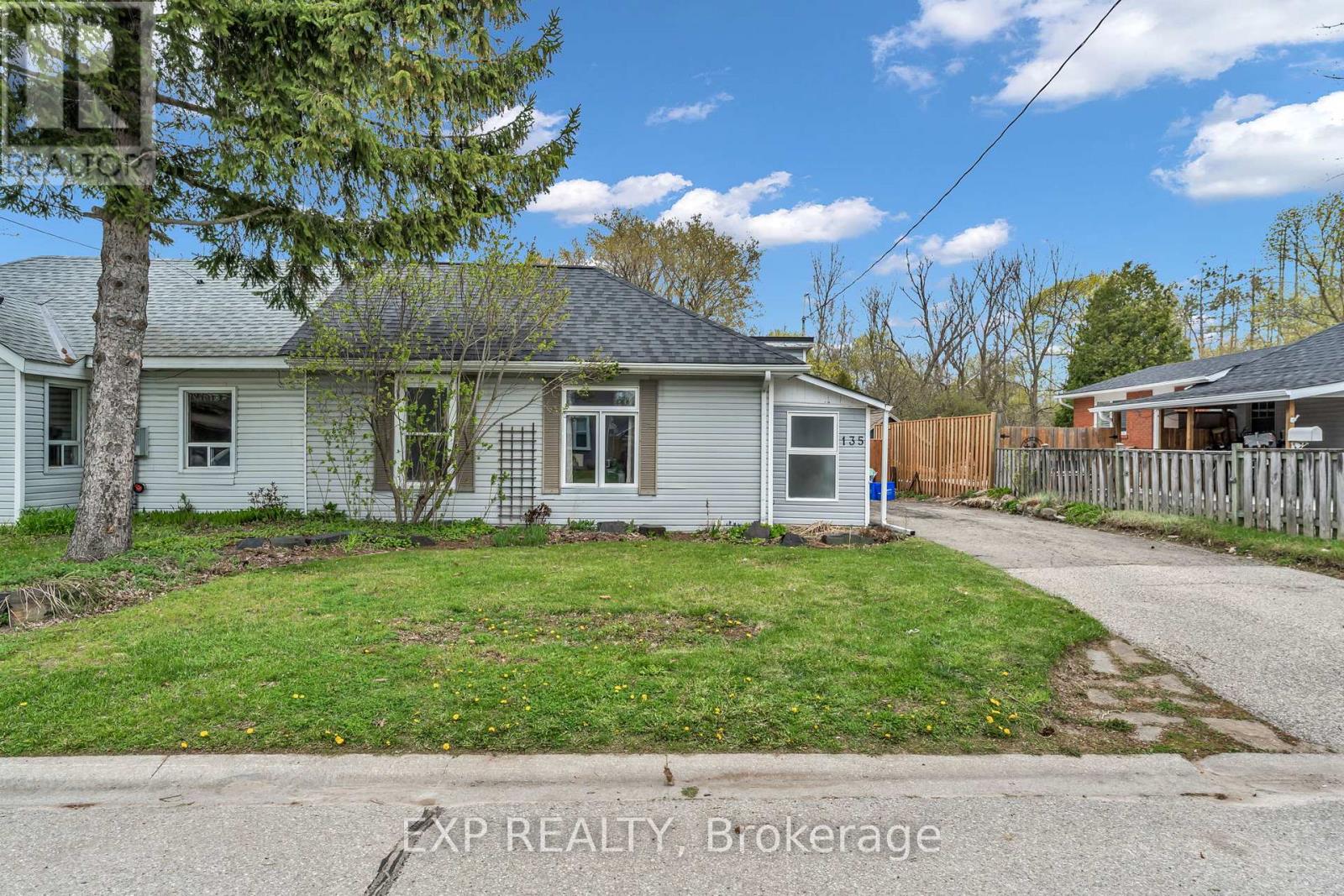 135 Poplar Avenue, Halton Hills (Ac Acton), Ontario  L7J 2E3 - Photo 1 - W13094396