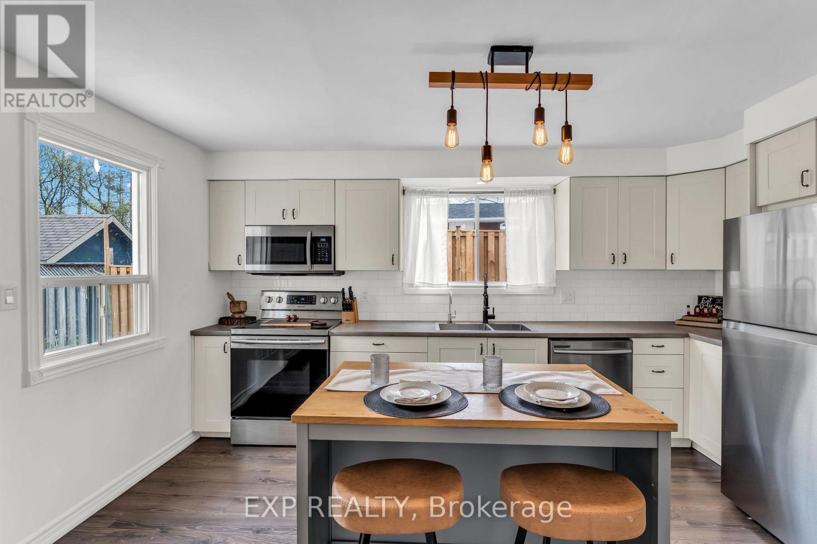 135 Poplar Avenue, Halton Hills (Ac Acton), Ontario  L7J 2E3 - Photo 13 - W13094396