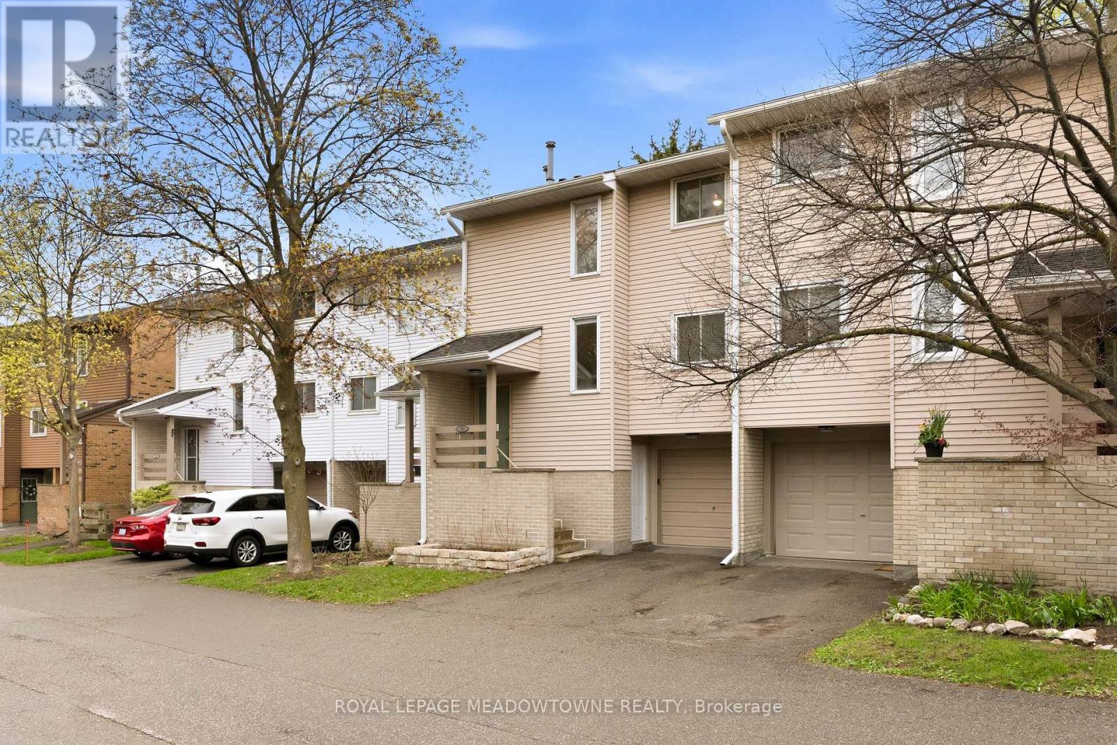 8 Lynden Circle, Halton Hills (Georgetown), Ontario  L7G 4Y8 - Photo 4 - W13094602