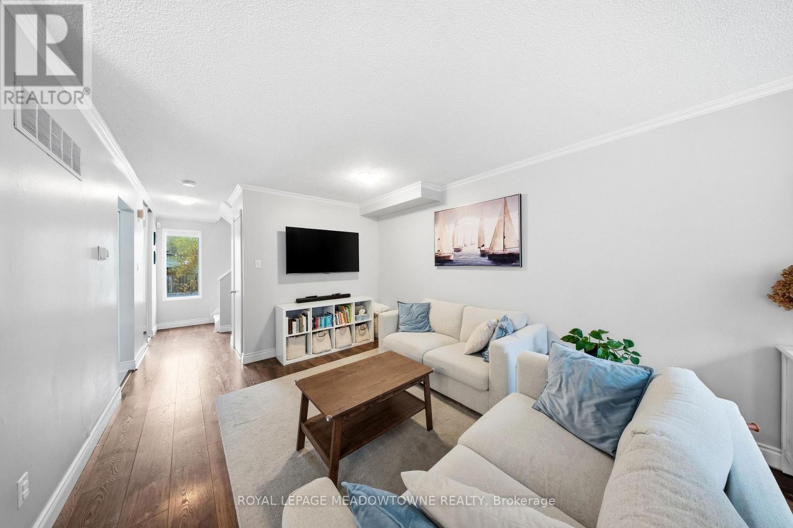 8 Lynden Circle, Halton Hills (Georgetown), Ontario  L7G 4Y8 - Photo 9 - W13094602