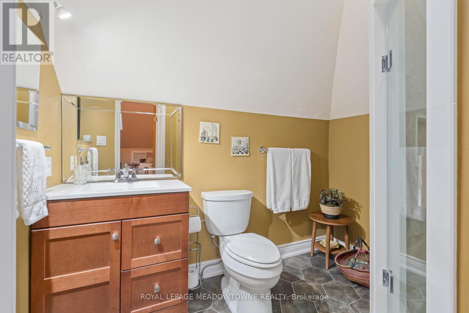 8 Queen Street, Halton Hills (Georgetown), Ontario  L7G 2E4 - Photo 35 - W13096092
