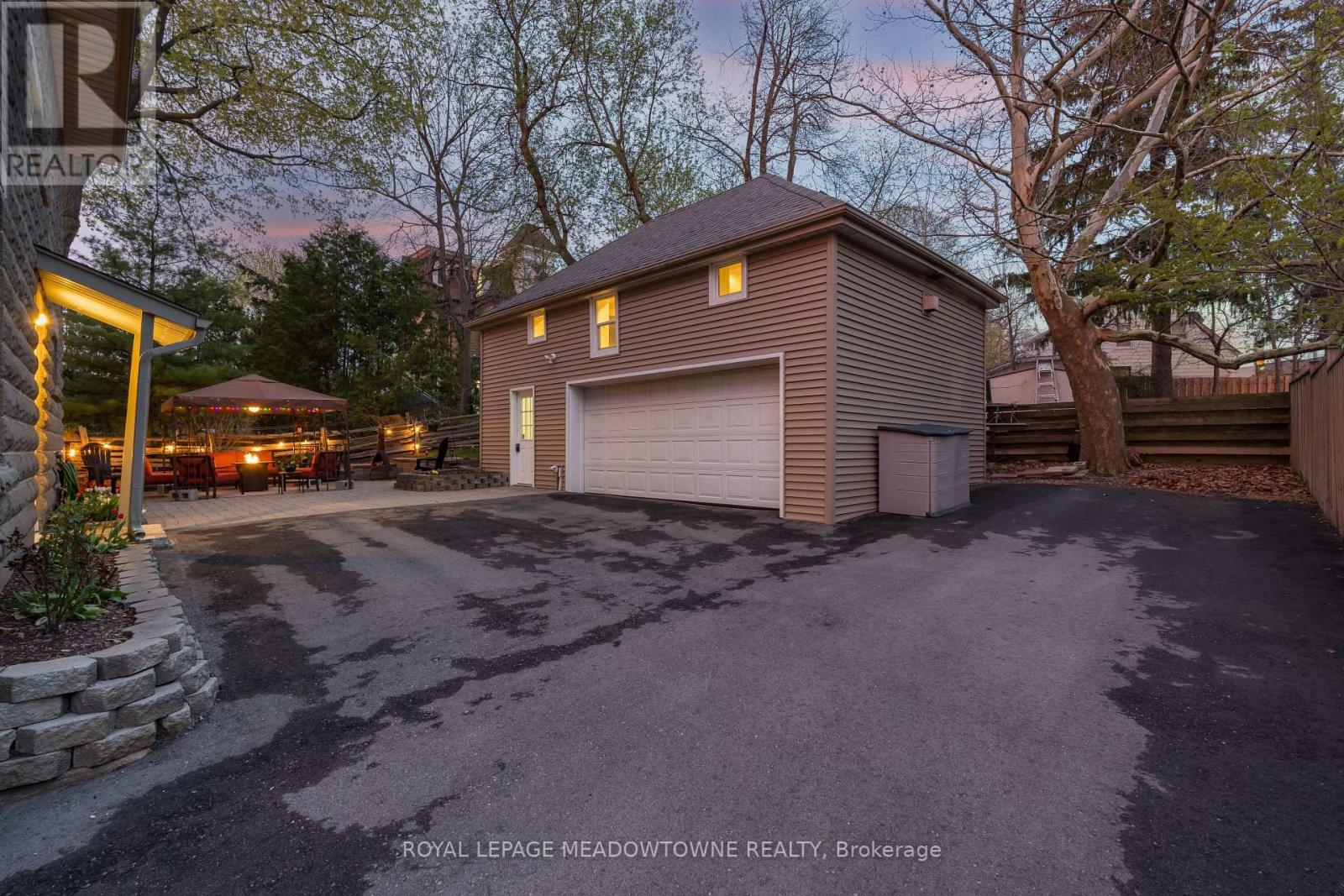 8 Queen Street, Halton Hills (Georgetown), Ontario  L7G 2E4 - Photo 37 - W13096092