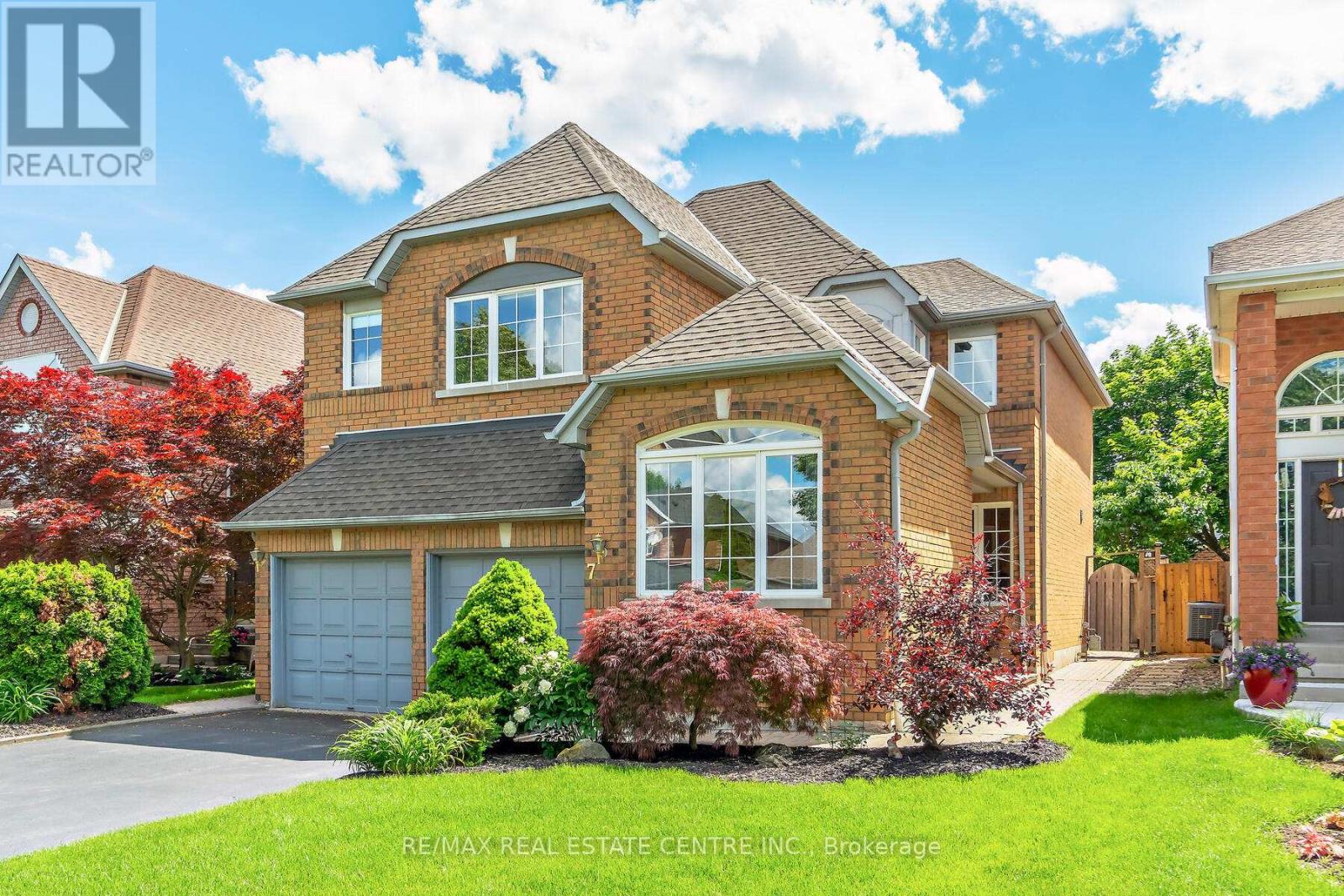 7 Curry Crescent, Halton Hills (Georgetown), Ontario  L7G 5L4 - Photo 1 - W13099600