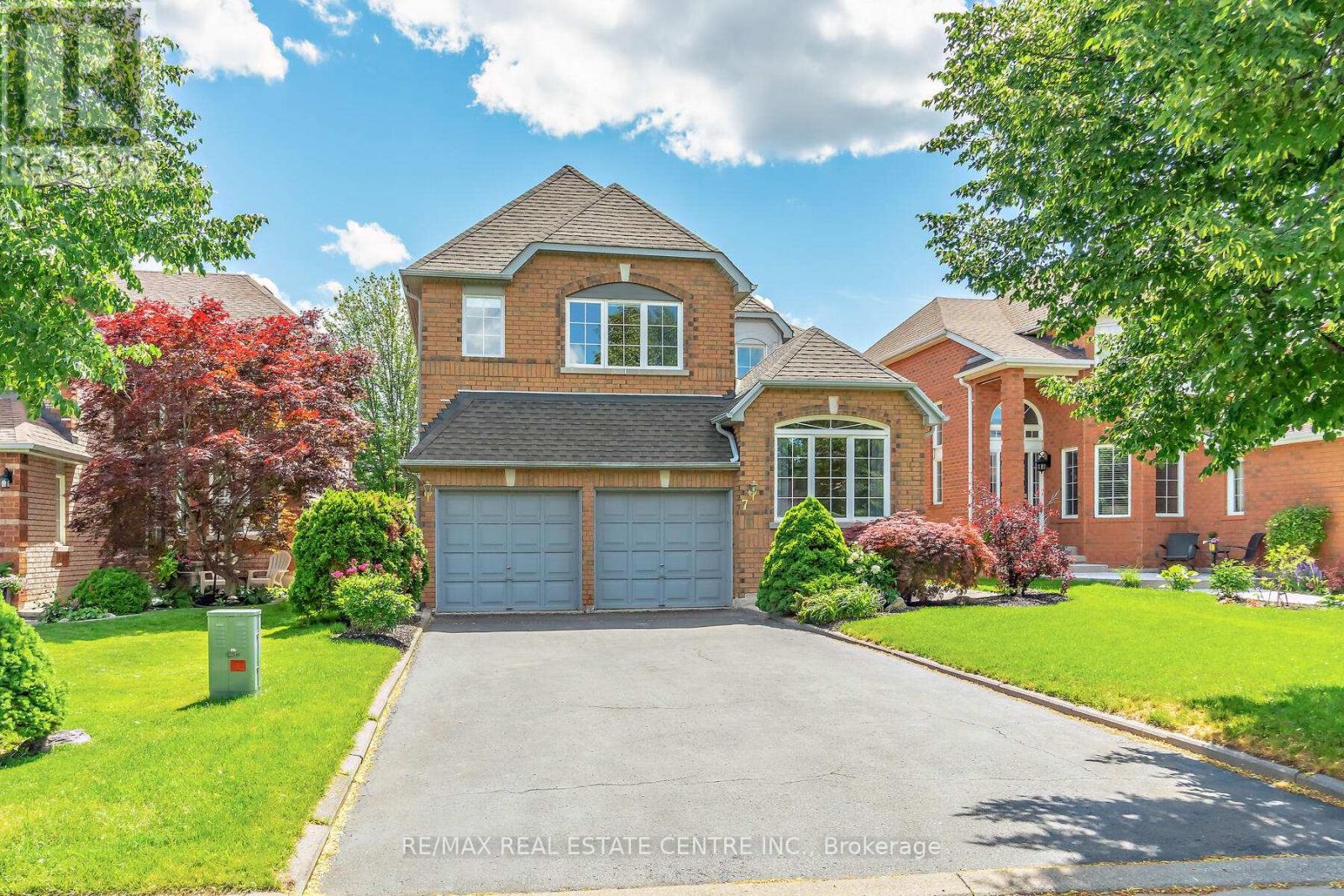 7 Curry Crescent, Halton Hills (Georgetown), Ontario  L7G 5L4 - Photo 2 - W13099600