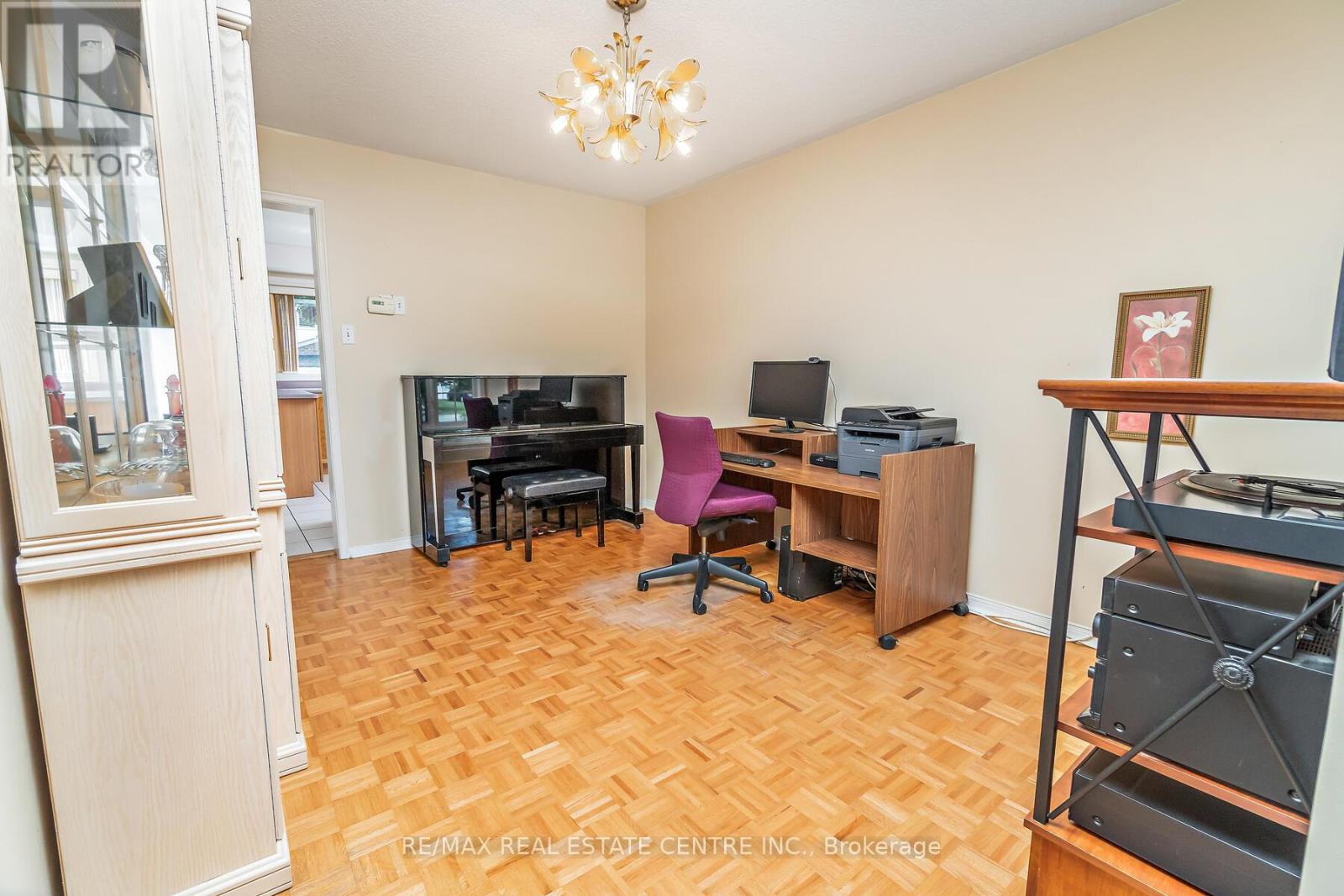 7 Curry Crescent, Halton Hills (Georgetown), Ontario  L7G 5L4 - Photo 8 - W13099600