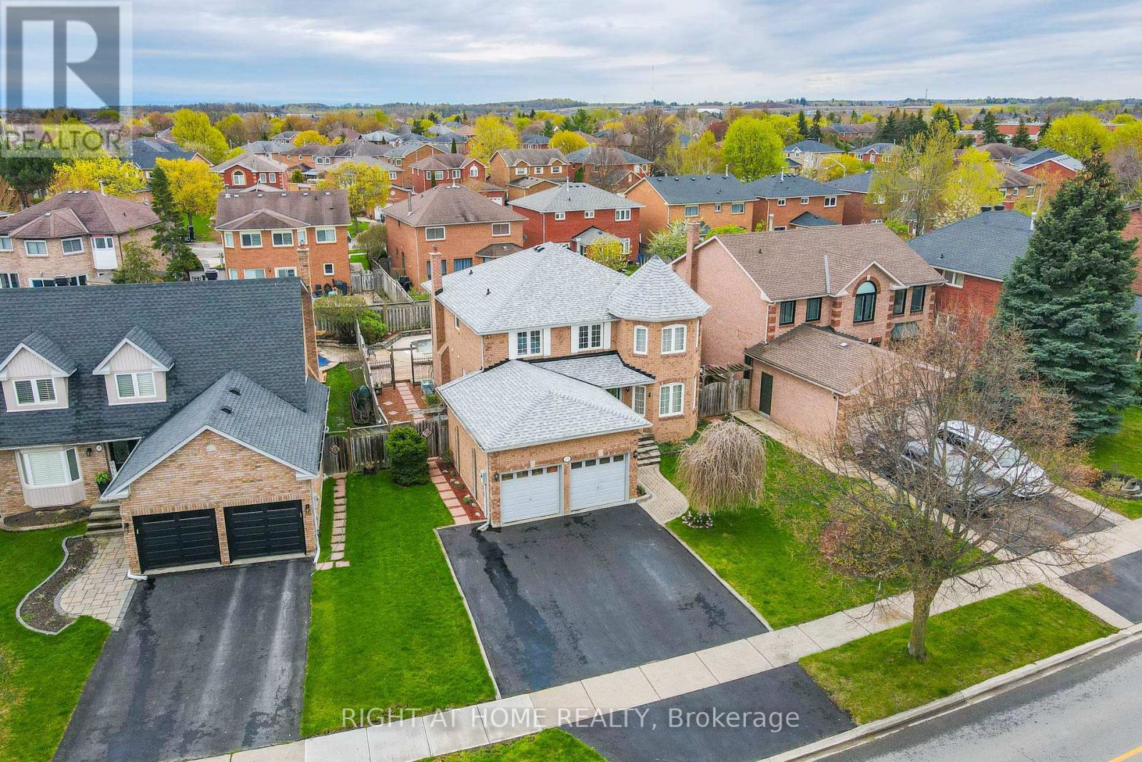 17 Eaton Street, Halton Hills (Georgetown), Ontario  L7G 5L4 - Photo 1 - W13101438