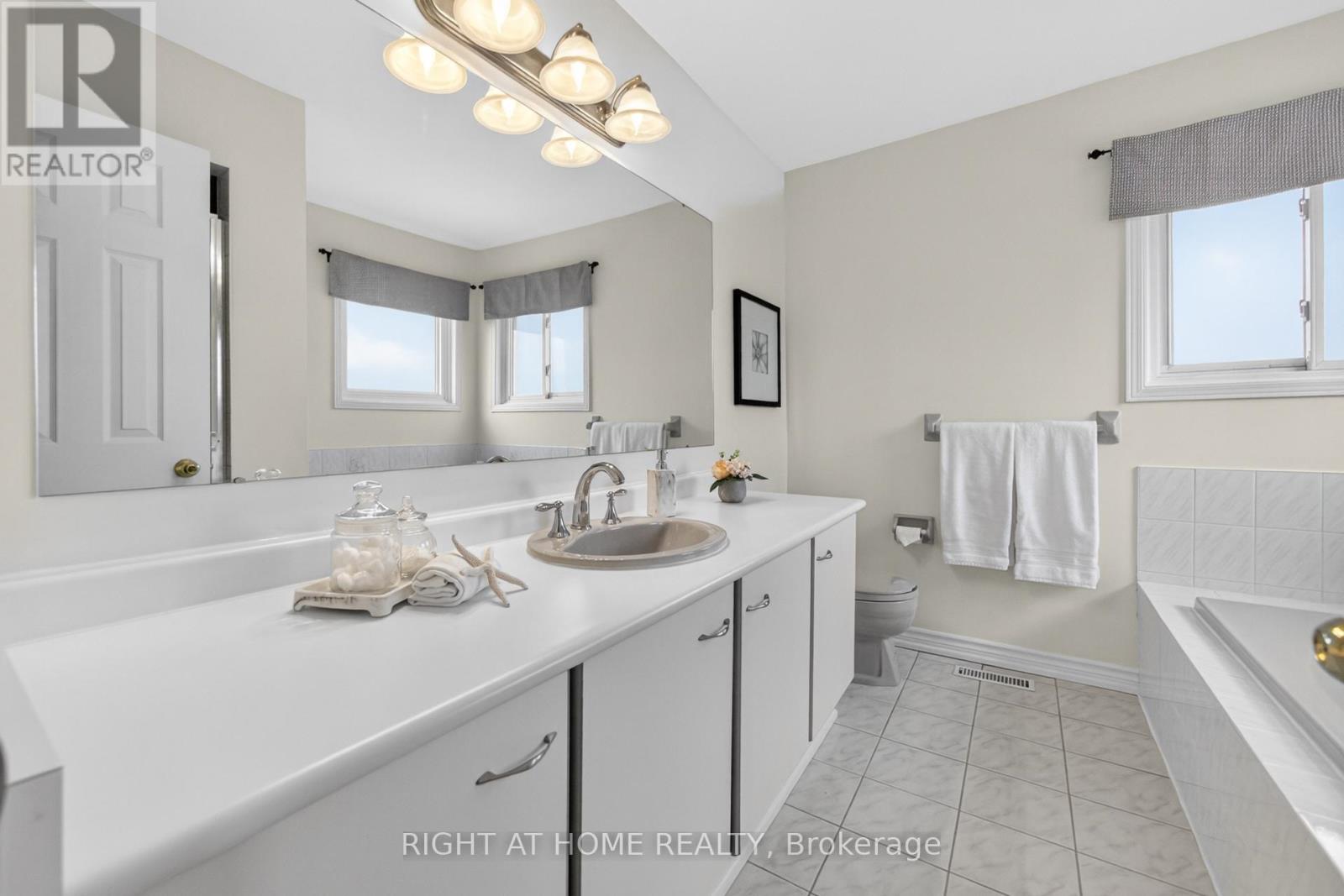 17 Eaton Street, Halton Hills (Georgetown), Ontario  L7G 5L4 - Photo 21 - W13101438