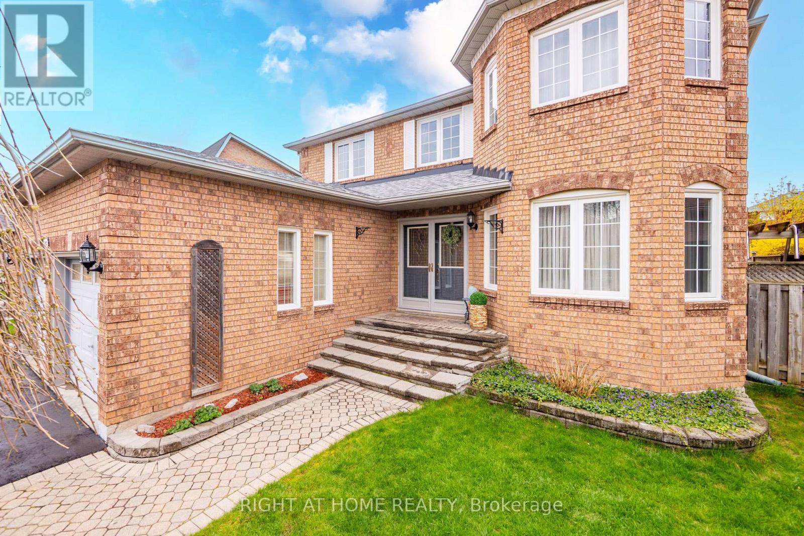 17 Eaton Street, Halton Hills (Georgetown), Ontario  L7G 5L4 - Photo 3 - W13101438