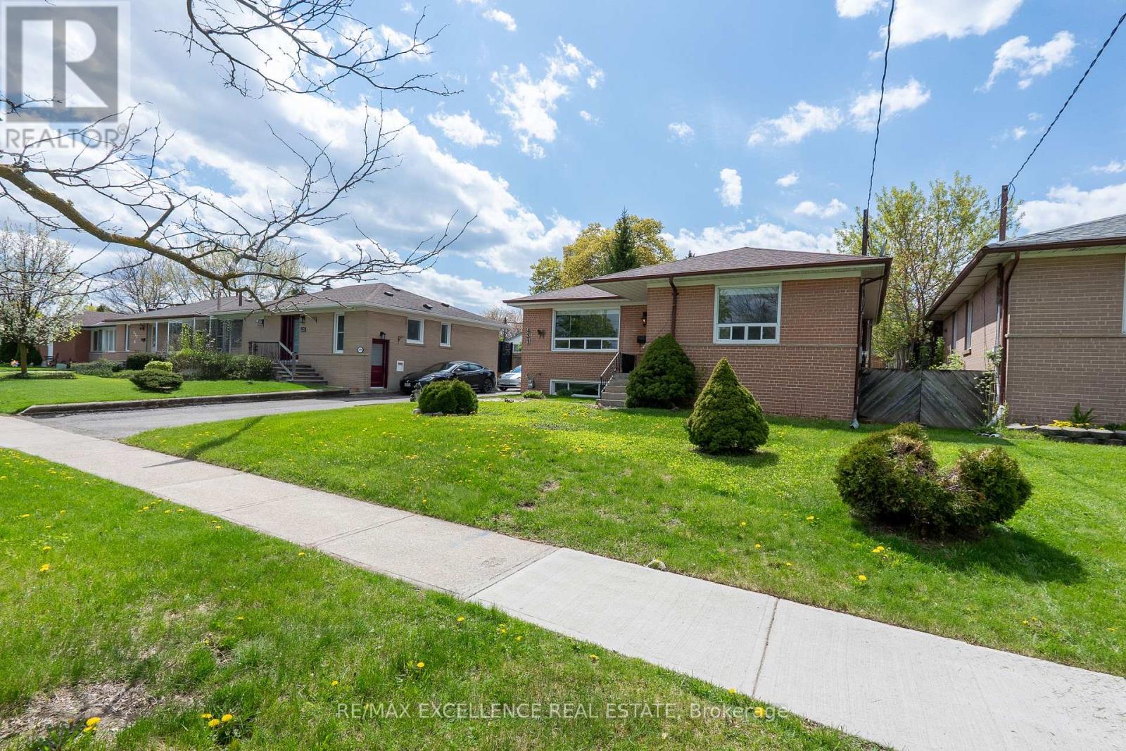 431 Delrex Boulevard, Halton Hills (Georgetown), Ontario  L7G 4J1 - Photo 4 - W13103764