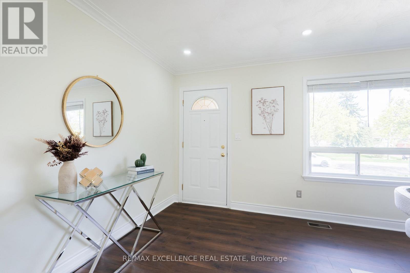 431 Delrex Boulevard, Halton Hills (Georgetown), Ontario  L7G 4J1 - Photo 9 - W13103764