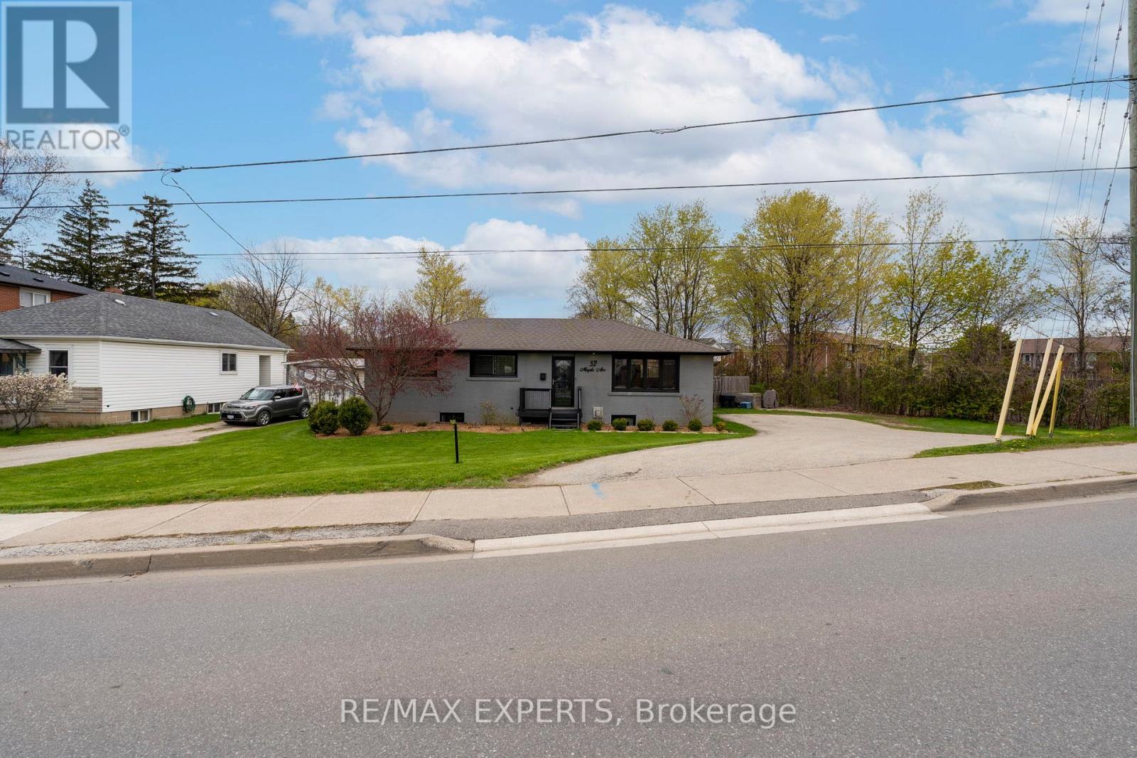 52 Maple Avenue, Halton Hills (Georgetown), Ontario  L7G 1X7 - Photo 3 - W13109684
