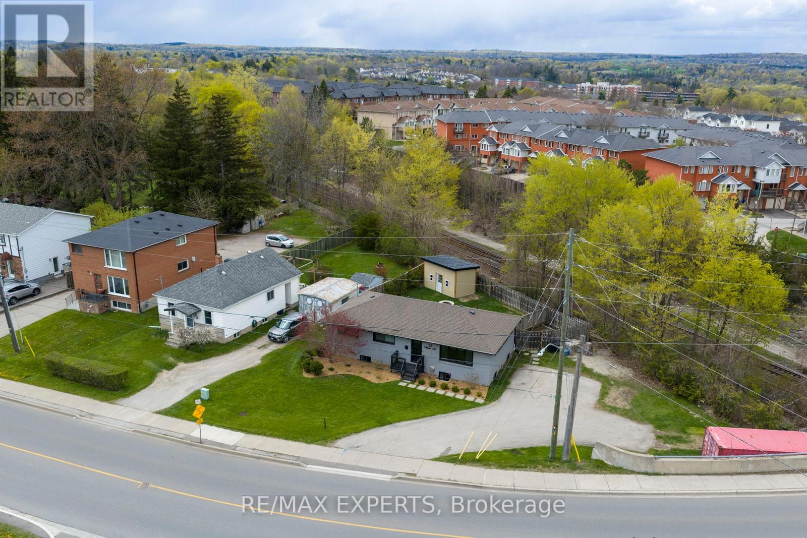 52 Maple Avenue, Halton Hills (Georgetown), Ontario  L7G 1X7 - Photo 4 - W13109684