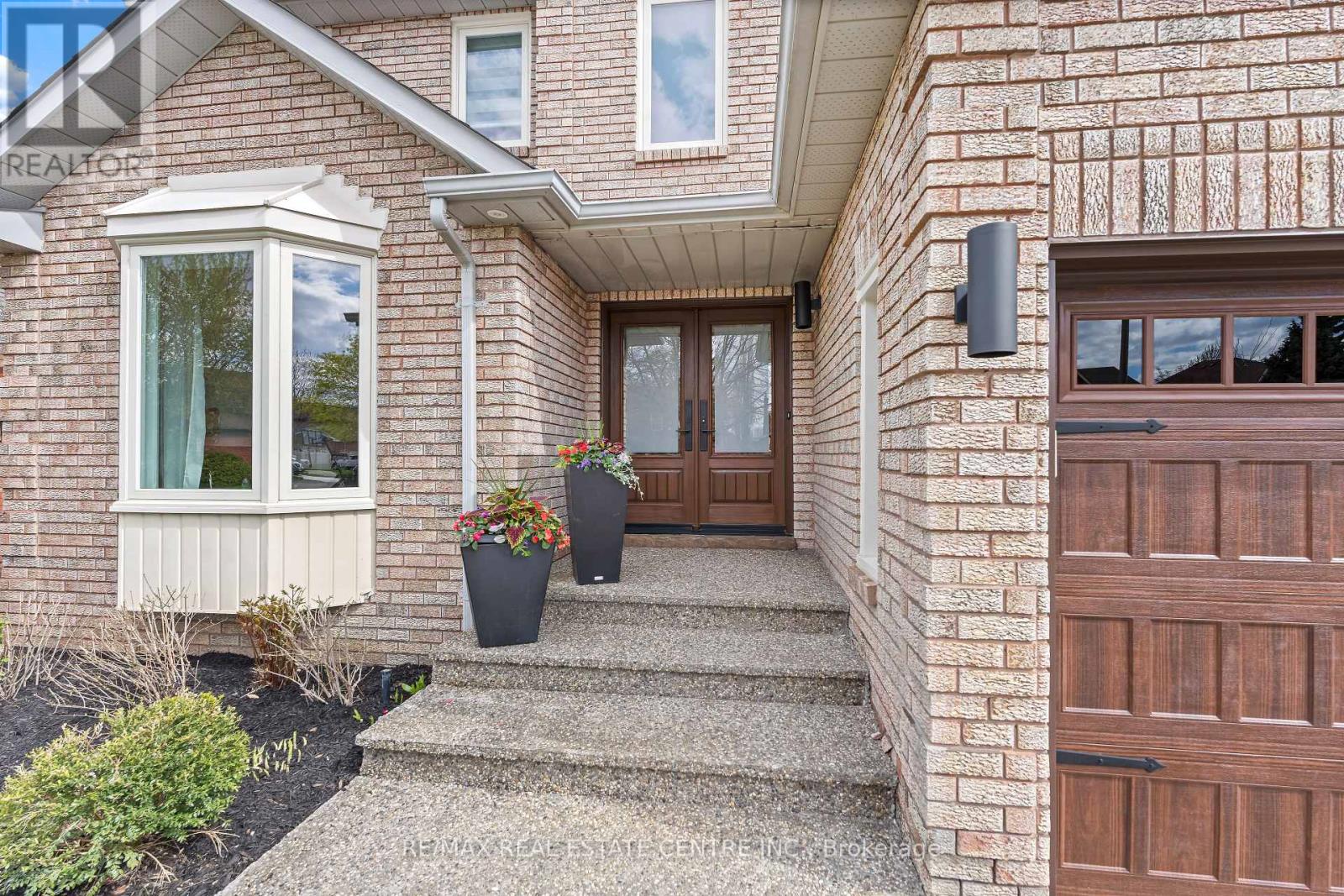 20 Nixon Crescent, Halton Hills (Georgetown), Ontario  L7G 5K2 - Photo 2 - W13116514