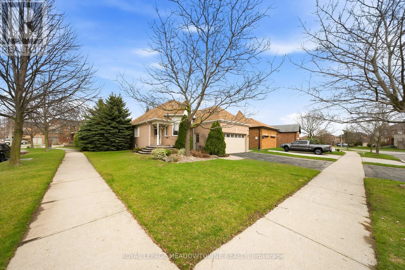 20 Huffmann Drive, Halton Hills (Georgetown), Ontario  L7G 5W4 - Photo 1 - W13127056