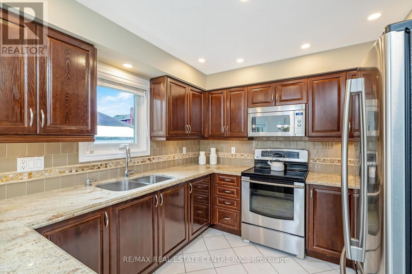 48 Samuel Crescent, Halton Hills (Georgetown), Ontario  L7G 5H3 - Photo 11 - W13130692