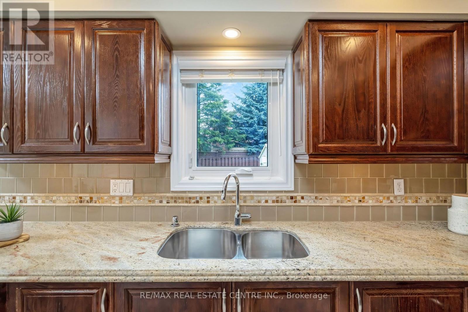 48 Samuel Crescent, Halton Hills (Georgetown), Ontario  L7G 5H3 - Photo 12 - W13130692