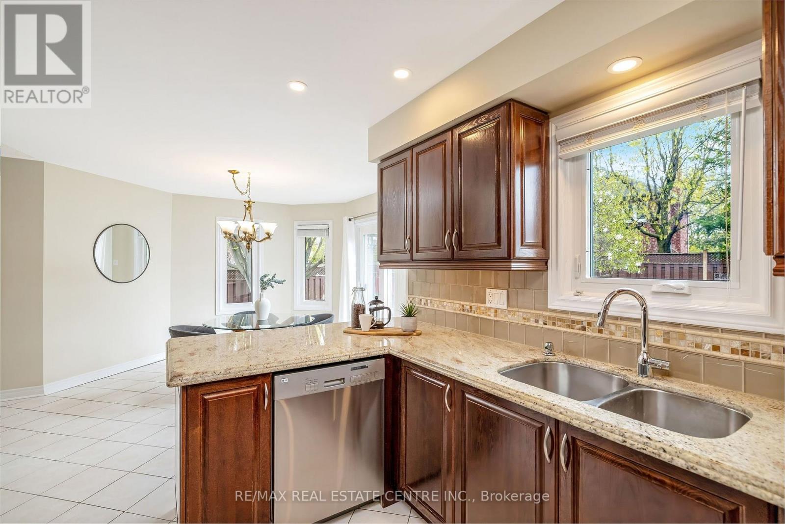 48 Samuel Crescent, Halton Hills (Georgetown), Ontario  L7G 5H3 - Photo 13 - W13130692
