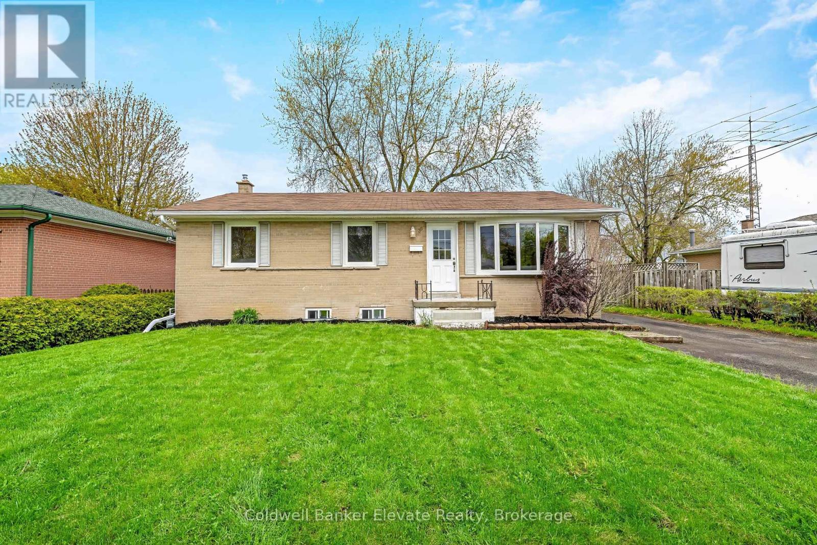 39 Mcgilvray Crescent, Halton Hills (Georgetown), Ontario  L7G 1L7 - Photo 1 - W13131038