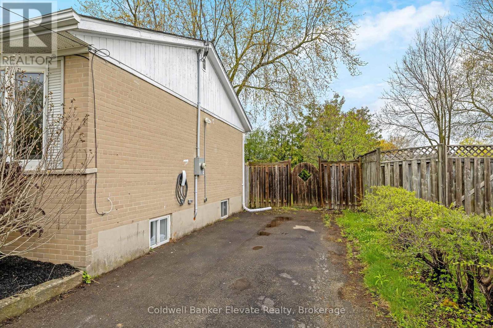 39 Mcgilvray Crescent, Halton Hills (Georgetown), Ontario  L7G 1L7 - Photo 37 - W13131038