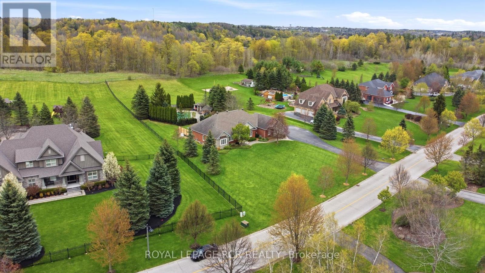 22 Bishop Court, Halton Hills (Glen Williams), Ontario  L7G 6G8 - Photo 1 - W13131760
