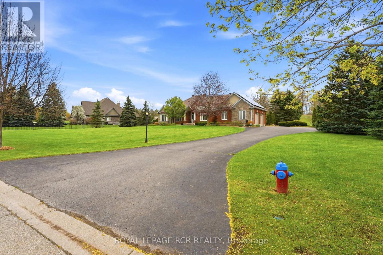 22 Bishop Court, Halton Hills (Glen Williams), Ontario  L7G 6G8 - Photo 3 - W13131760