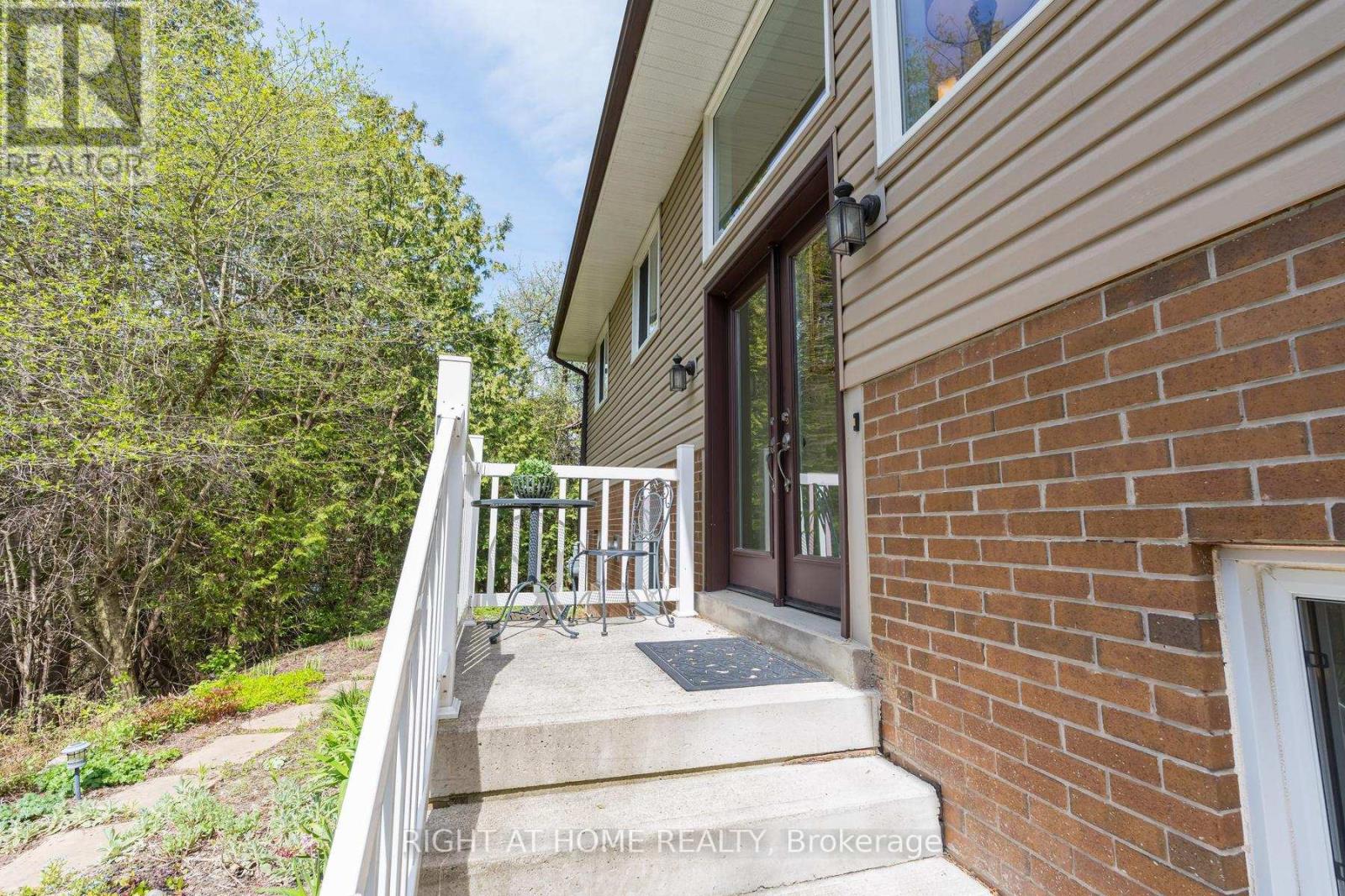 68 Ewing Street, Halton Hills (Georgetown), Ontario  L7G 5A1 - Photo 6 - W13131962