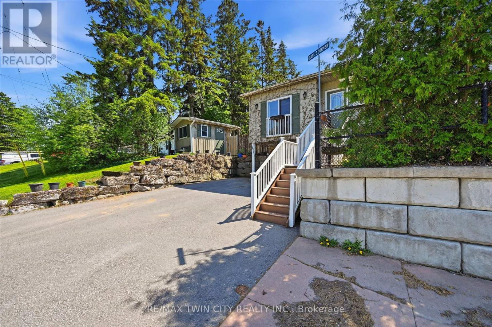 8 Delrex Boulevard, Halton Hills (Georgetown), Ontario  L7G 3X6 - Photo 3 - W13143430
