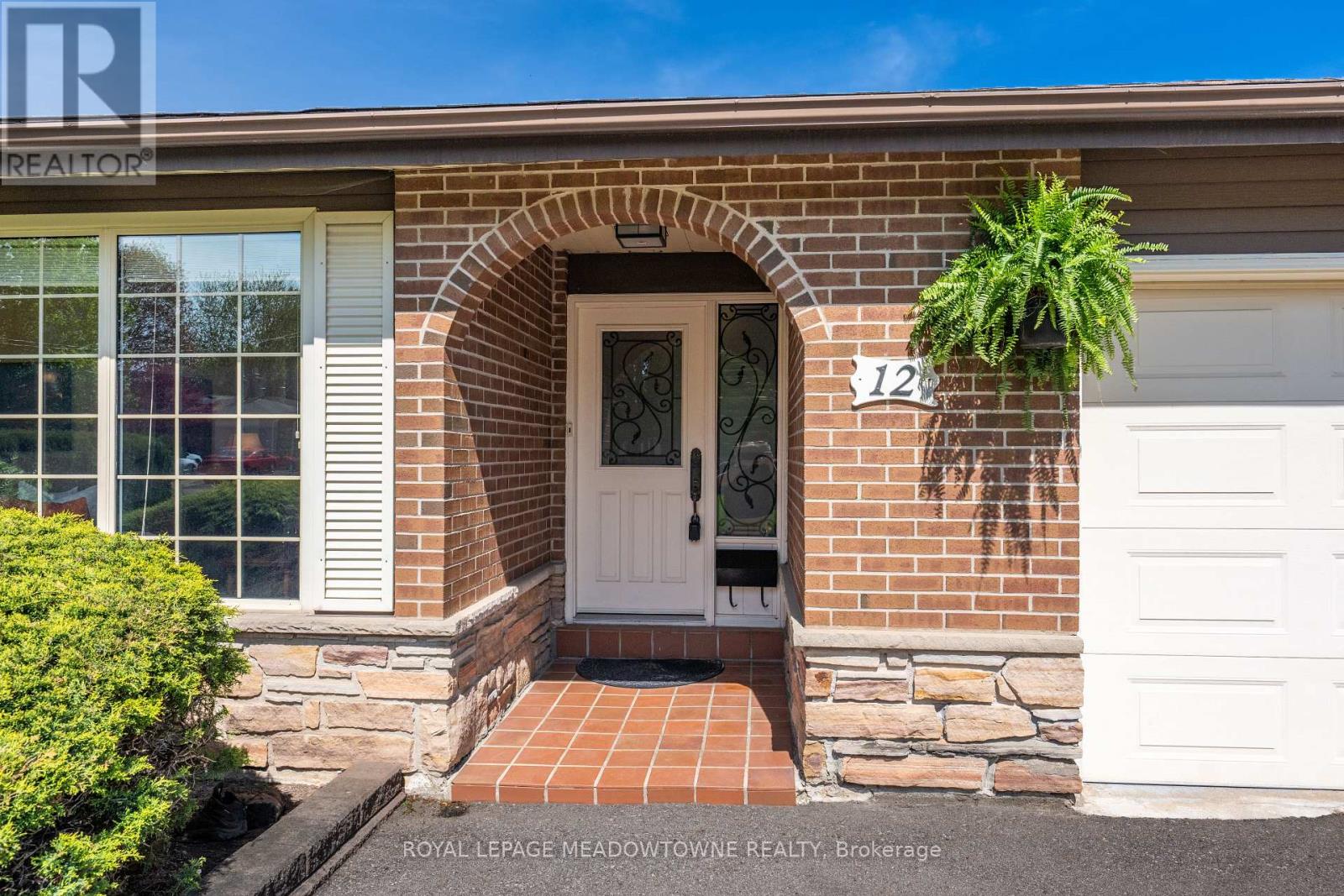12 Heather Court, Halton Hills (Georgetown), Ontario  L7G 2R6 - Photo 2 - W13148444