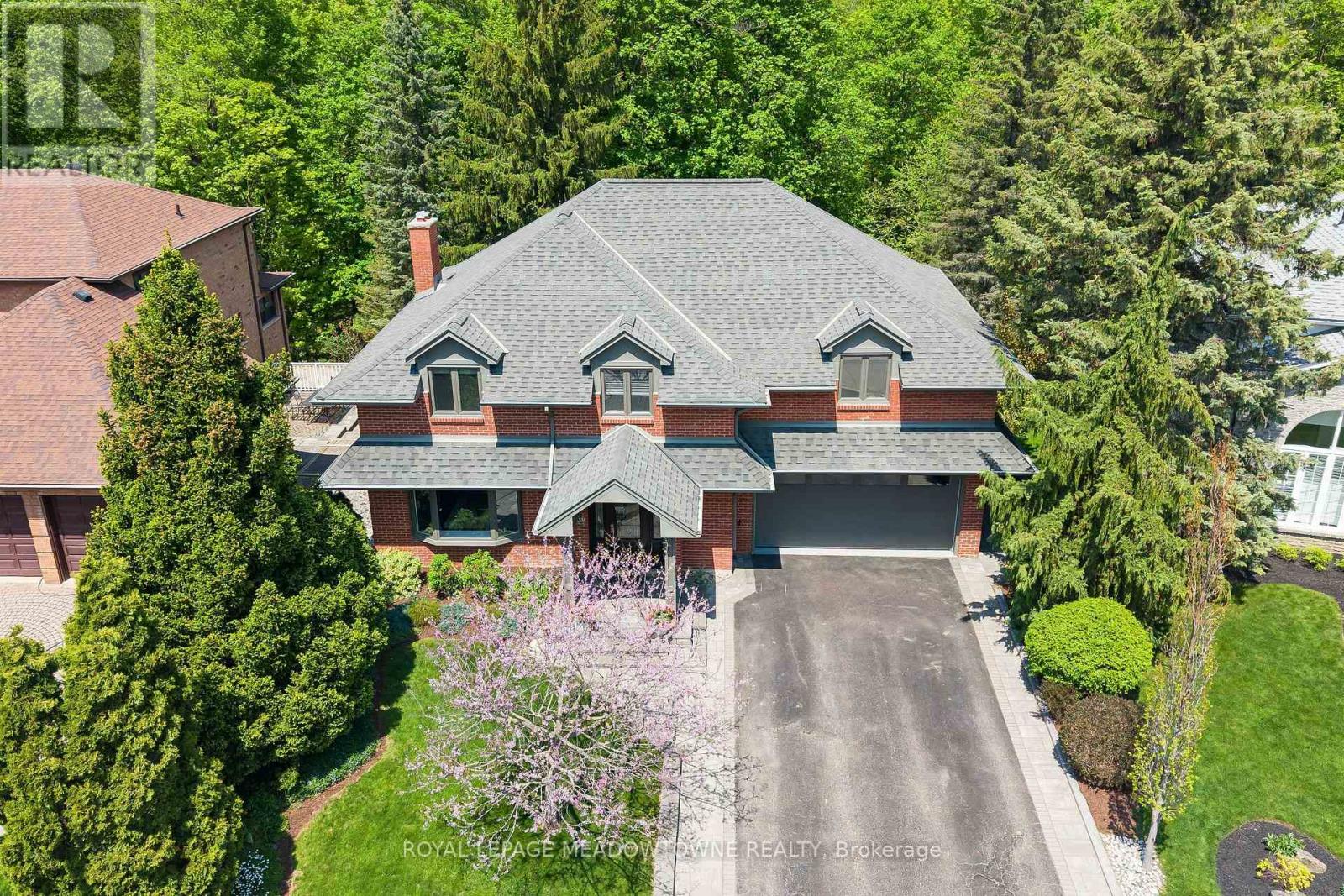 33 Heslop Court, Halton Hills (Georgetown), Ontario  L7G 4Z8 - Photo 2 - W13148694