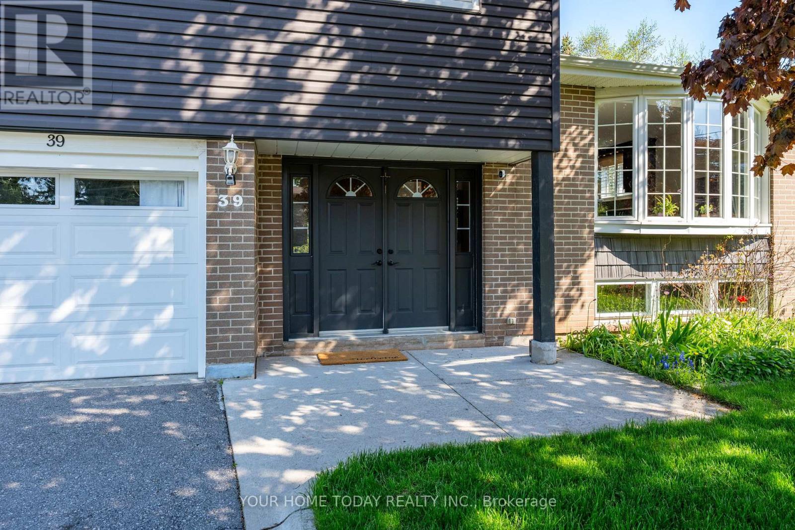 39 Eleanor Crescent, Halton Hills (Georgetown), Ontario  L7G 2T7 - Photo 4 - W13150492