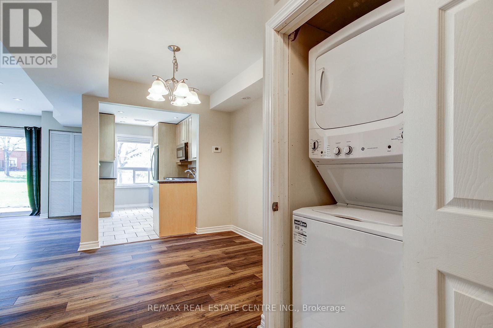49 Wylie Circle E, Halton Hills (Georgetown), Ontario  L7G 5L9 - Photo 3 - W13153170