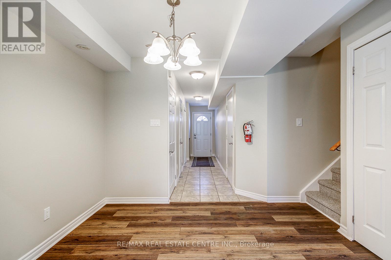 49 Wylie Circle E, Halton Hills (Georgetown), Ontario  L7G 5L9 - Photo 5 - W13153170