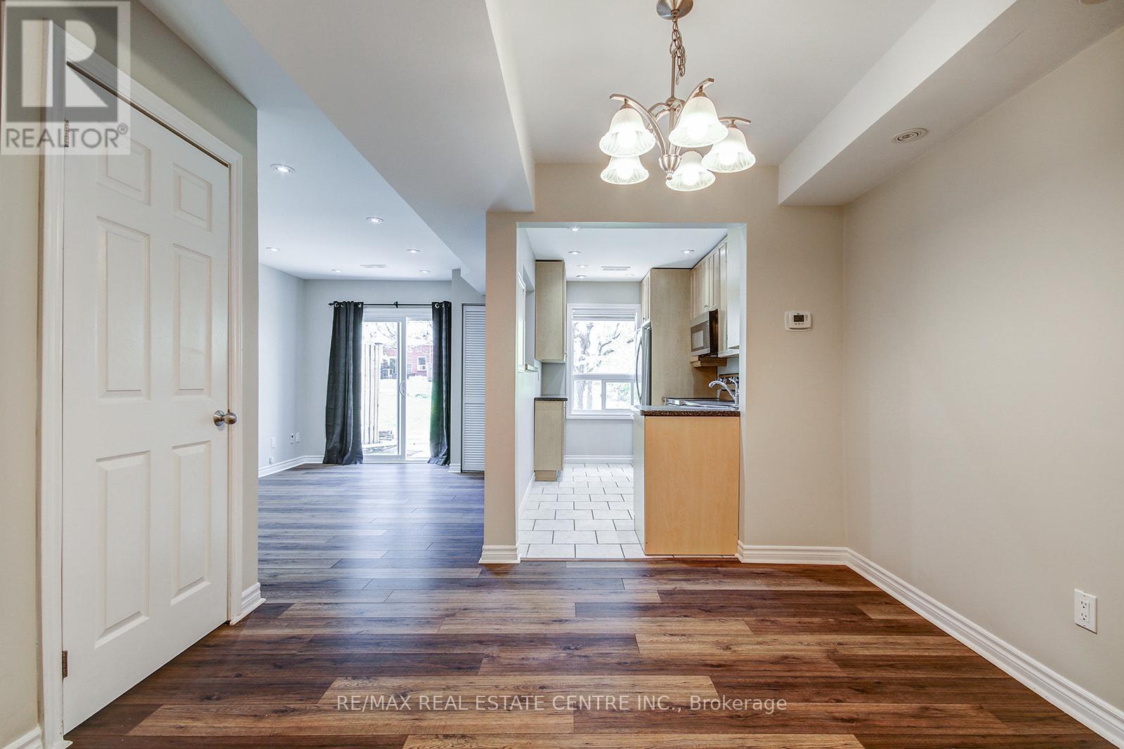 49 Wylie Circle E, Halton Hills (Georgetown), Ontario  L7G 5L9 - Photo 6 - W13153170