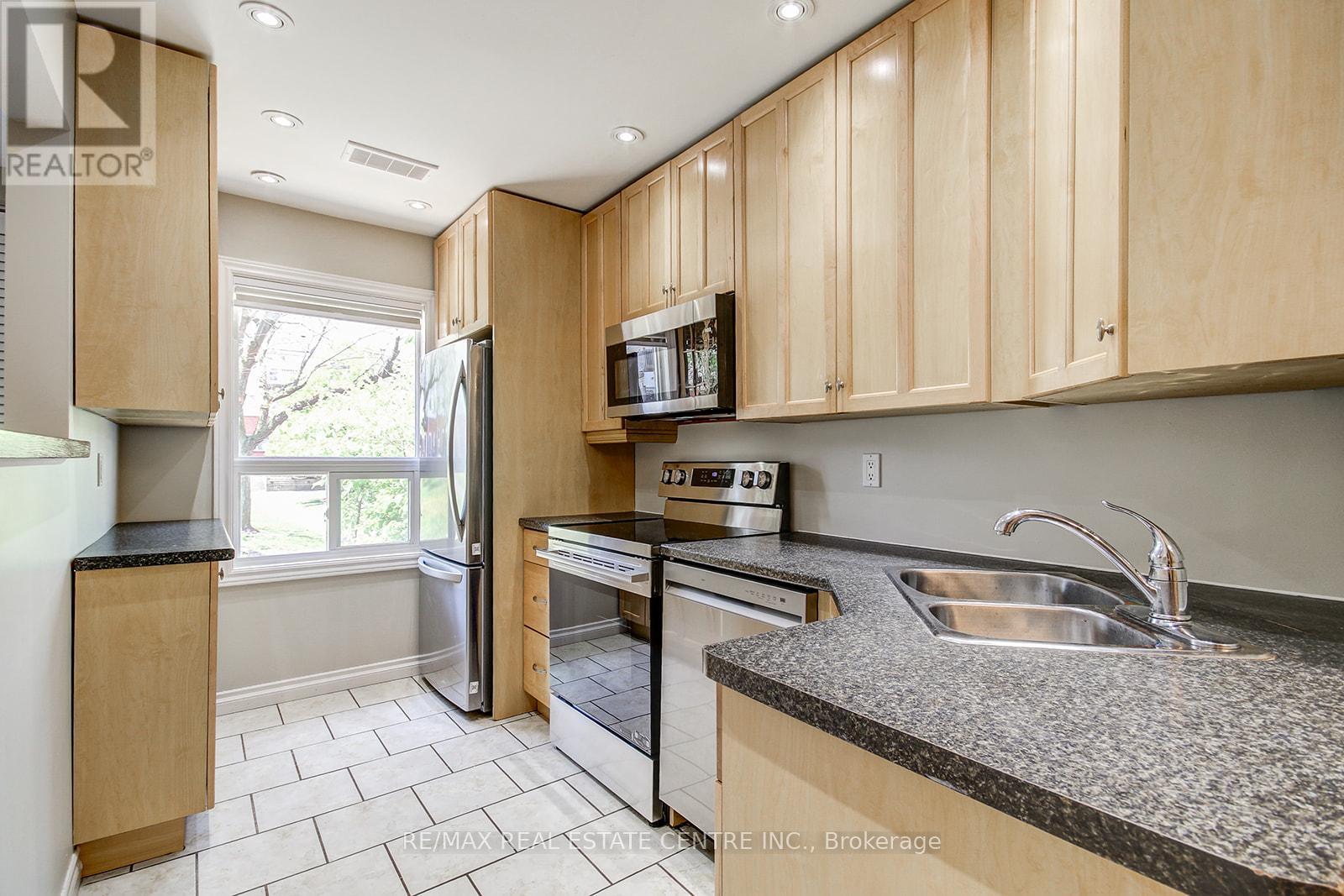 49 Wylie Circle E, Halton Hills (Georgetown), Ontario  L7G 5L9 - Photo 8 - W13153170
