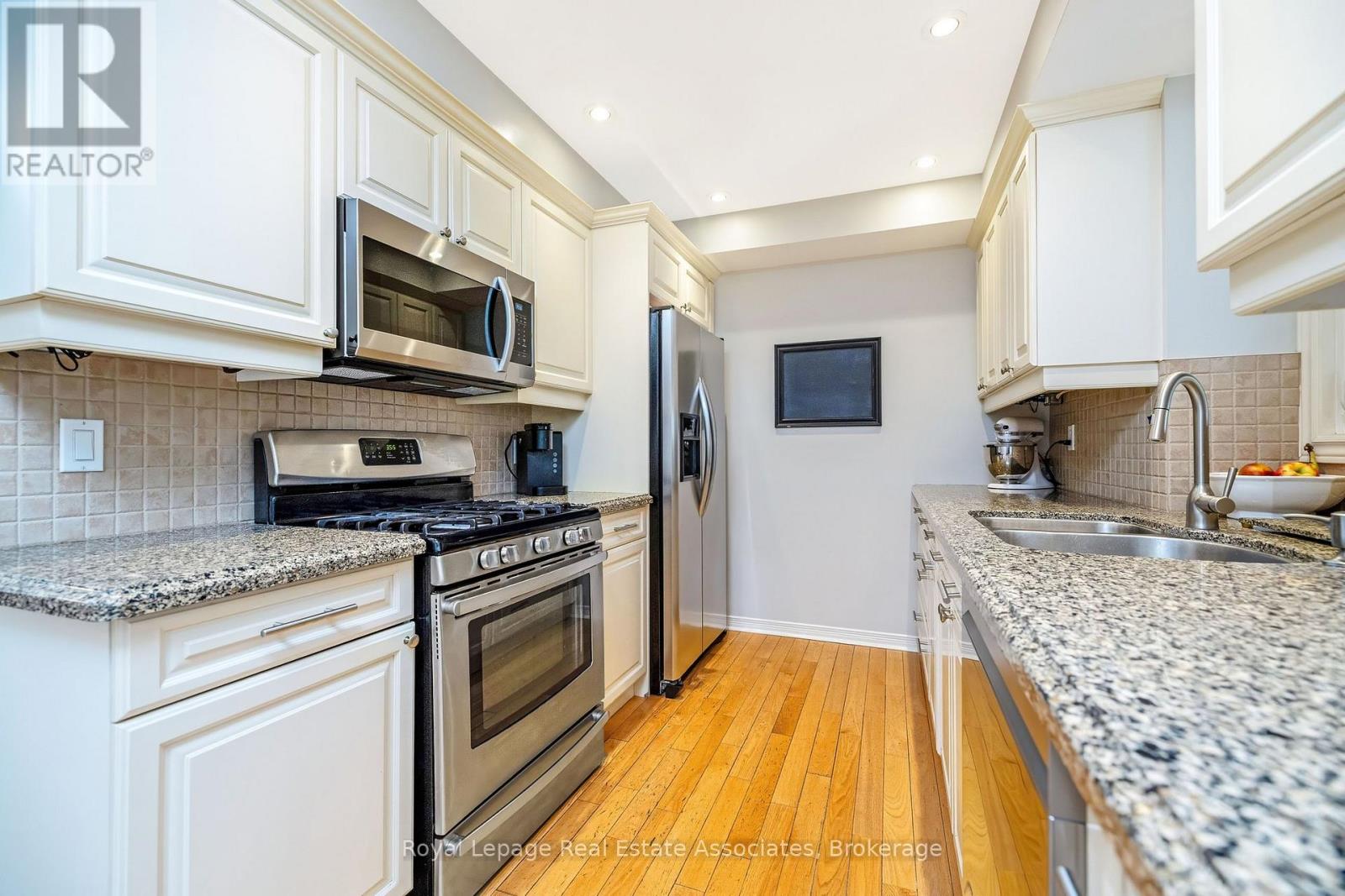 16 Cotswold Court, Halton Hills (Georgetown), Ontario  L7G 5E5 - Photo 20 - W13154438