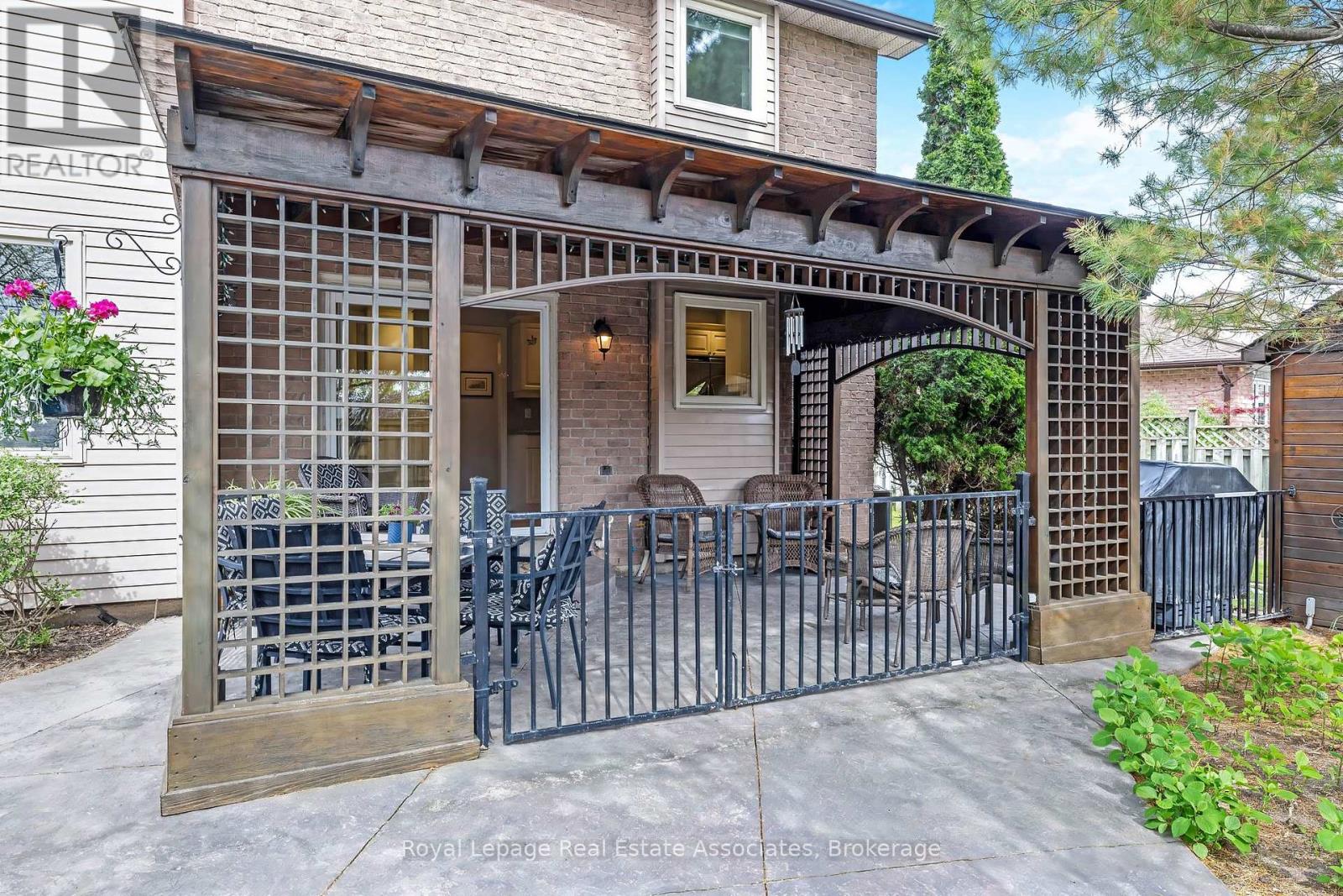 16 Cotswold Court, Halton Hills (Georgetown), Ontario  L7G 5E5 - Photo 36 - W13154438