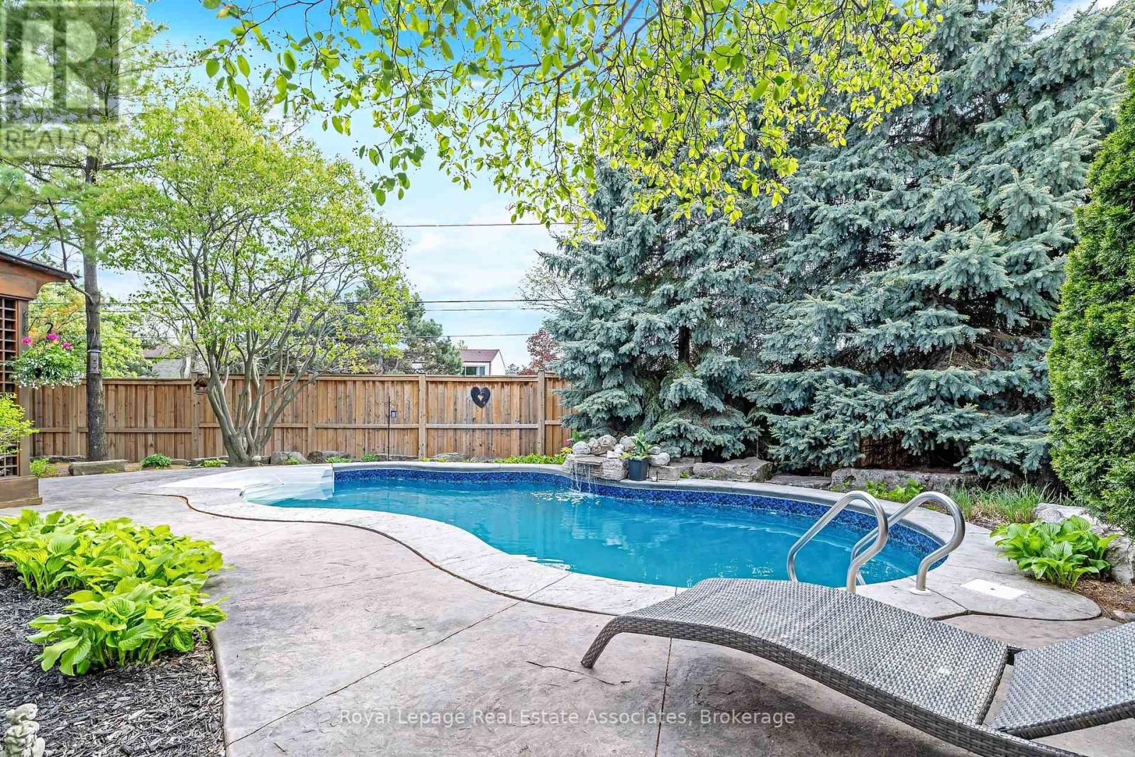16 Cotswold Court, Halton Hills (Georgetown), Ontario  L7G 5E5 - Photo 37 - W13154438