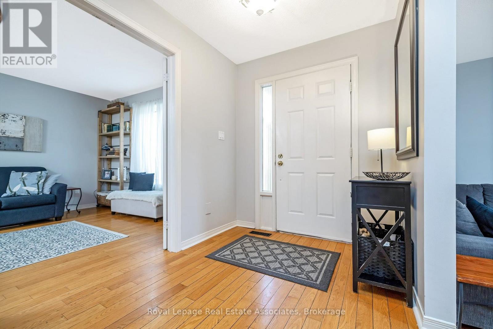16 Cotswold Court, Halton Hills (Georgetown), Ontario  L7G 5E5 - Photo 6 - W13154438