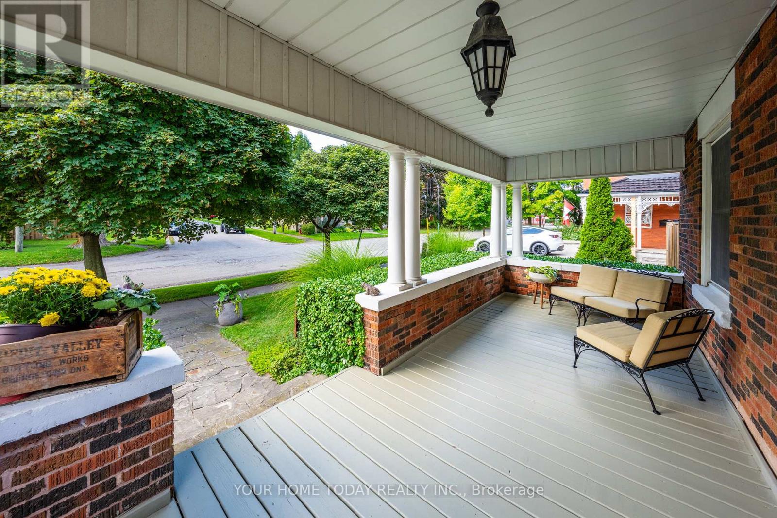 17 Park Avenue, Halton Hills (Ac Acton), Ontario  L7J 1Y3 - Photo 5 - W13155072