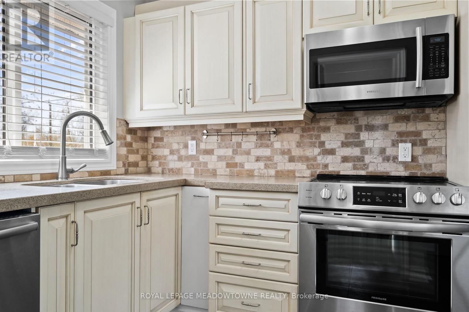 Upper - 176 Longfield Road, Halton Hills (Ac Acton), Ontario  L7J 2K4 - Photo 10 - W13157384