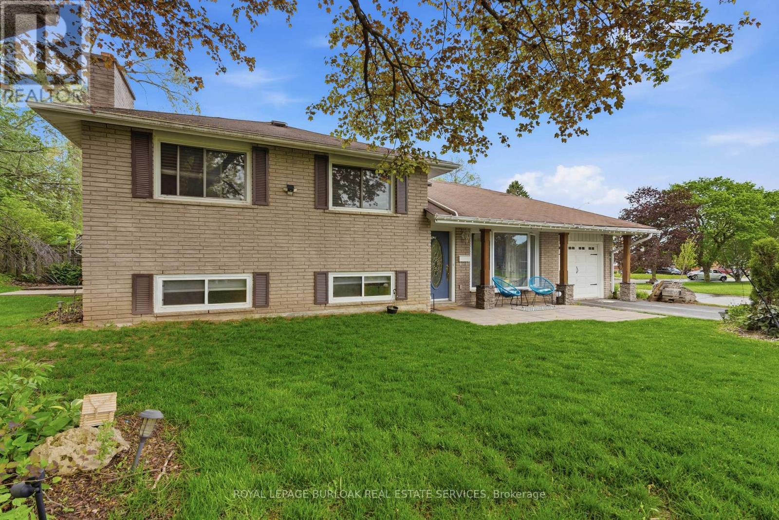 197 Burbank Street, Halton Hills (Ac Acton), Ontario  L7J 1S9 - Photo 2 - W13162314