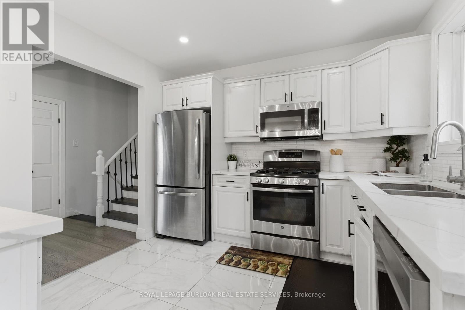 197 Burbank Street, Halton Hills (Ac Acton), Ontario  L7J 1S9 - Photo 7 - W13162314