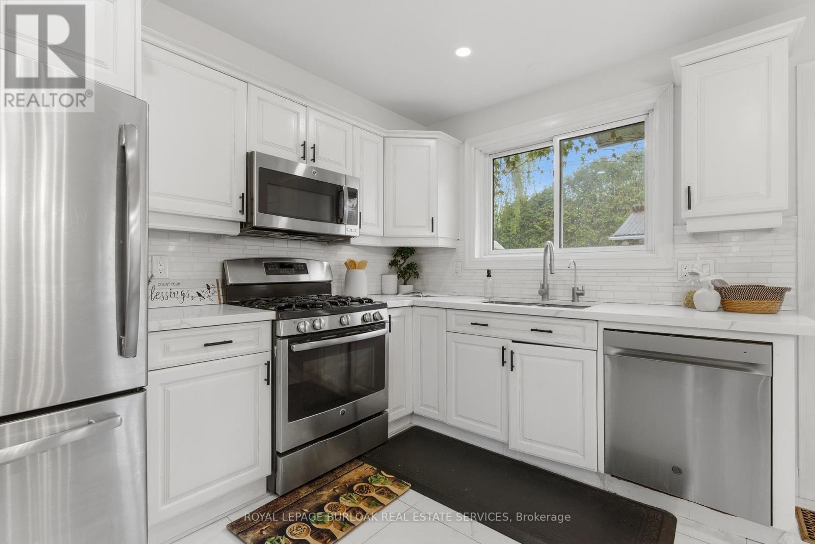 197 Burbank Street, Halton Hills (Ac Acton), Ontario  L7J 1S9 - Photo 8 - W13162314